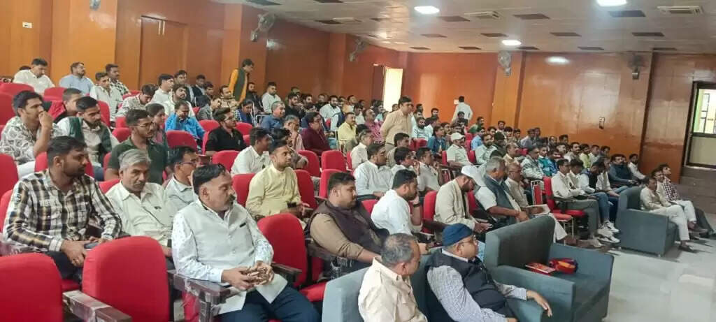 चार-पांच परिवार पूरा मीडिया मैनेज कर रहे, भारतीय मूल्यों की हो रही अनदेखी