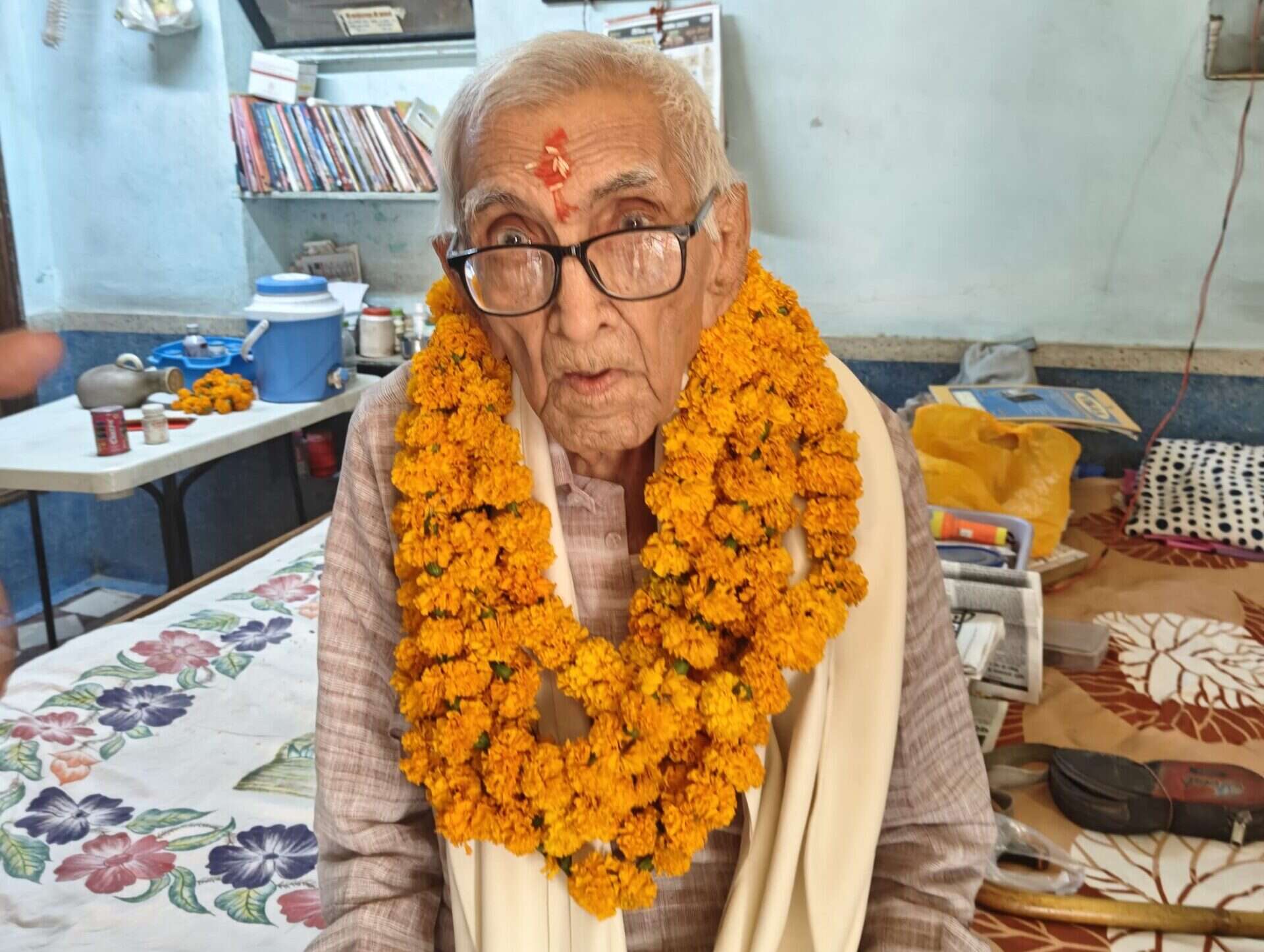 Bikaner : शब्दरंग, साझी विरासत, रघुनाथ ट्रस्ट ने शिक्षाविद आचार्य का अभिनंदन किया