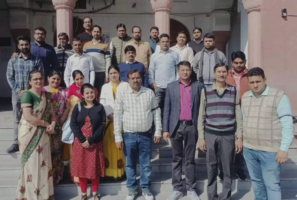 विभाग के दस्तावेजों को क्षति पहुंचना व कार्मिकों के साथ मारपीट का मामला