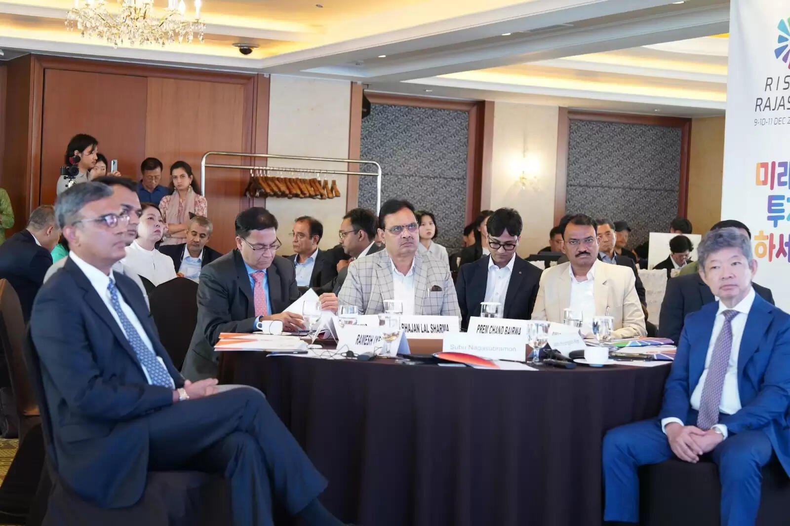 सीएम भजनलाल, डिप्टी सीएम बैरवा का दक्षिण कोरिया से सूट-बूट वाला लुक आया सामने