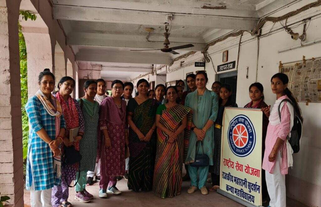 छात्राओं से अपील अपने मत का प्रयोग अवश्य करें, सभी को मतदान के प्रति करें जागरूक