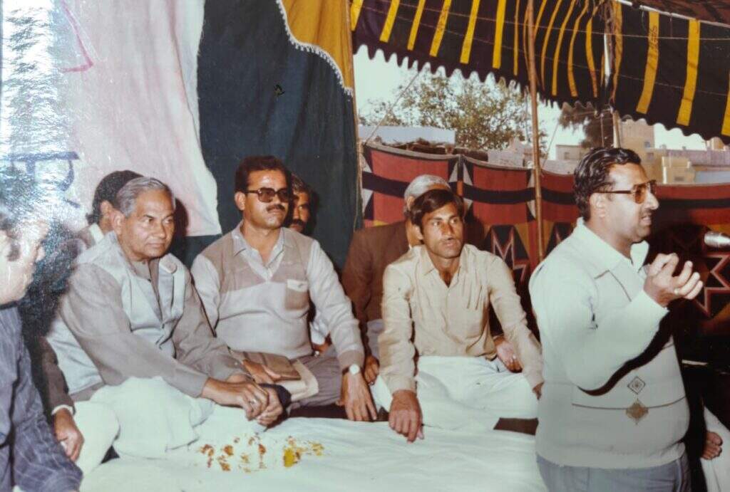 ओम आचार्य की अंतिम यात्रा में सैकड़ों उमड़े, भाजपा का झंडा ओढ विदा हुआ पार्टी का सेनानी