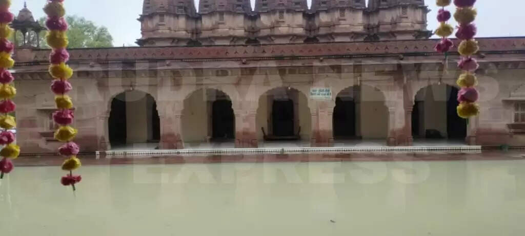 कोलायत की ये तस्वीरें बयां कर रही हालात, कपिल मुनि मंदिर में पहुंचा पानी