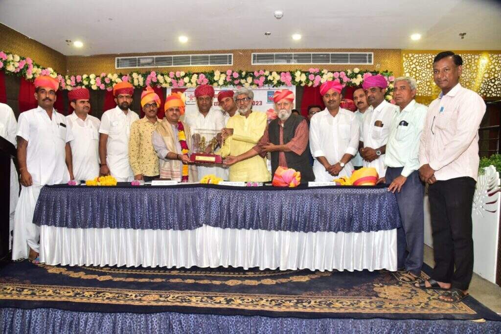 मानखै जूंण सारु प्रीत जरूरी : प्रोफेसर (डाॅ.) अर्जुनदेव चारण