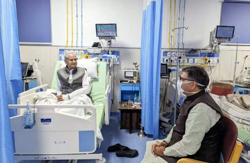 स्वतन्त्रता सेनानी रामू सैनी के घर गए, सतीश पूनिया के साथ तस्वीर वायरल