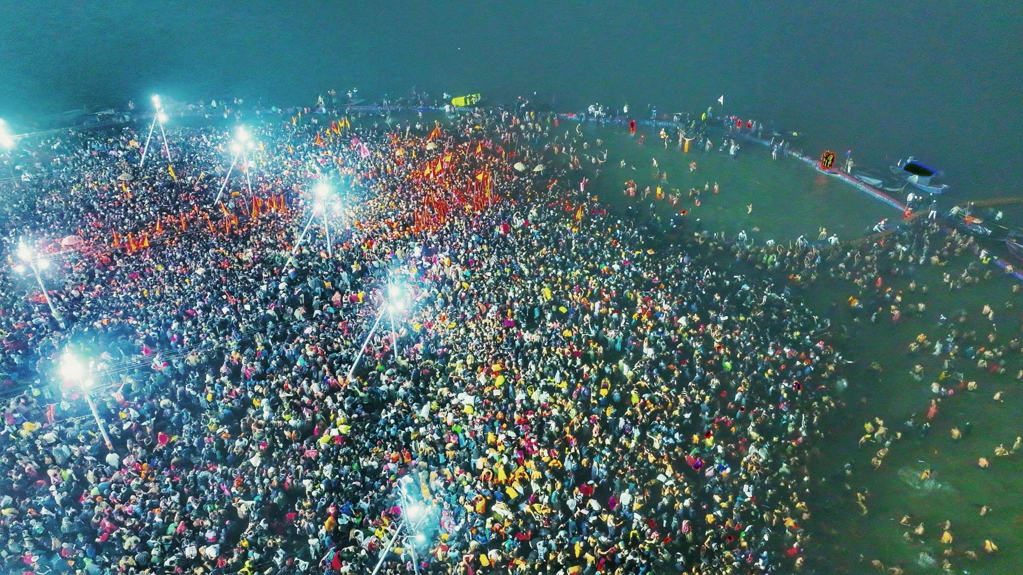 महाकुंभ 2025 : सबसे पहले महानिर्वाणी अखाड़ा ने किया स्नान, देखे महाकुंभ की कुछ खास झलकियां
