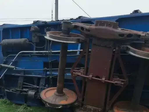 Chhattisgarh से Rajasthan कोयला लाने वाली मालगाड़ी के डिब्बे शहडोल के यार्ड में पलटे