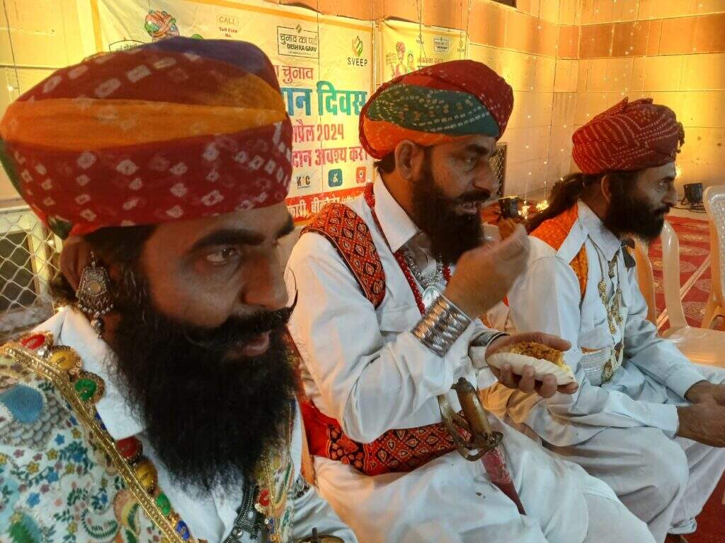 SVEEP Food Carnival : 25 किलो की ब्रेड, 20 किलो का बर्गर, 5 किलो का पिज़्ज़ा, 30 इंच पापड़ सब पर मतदान का संदेश