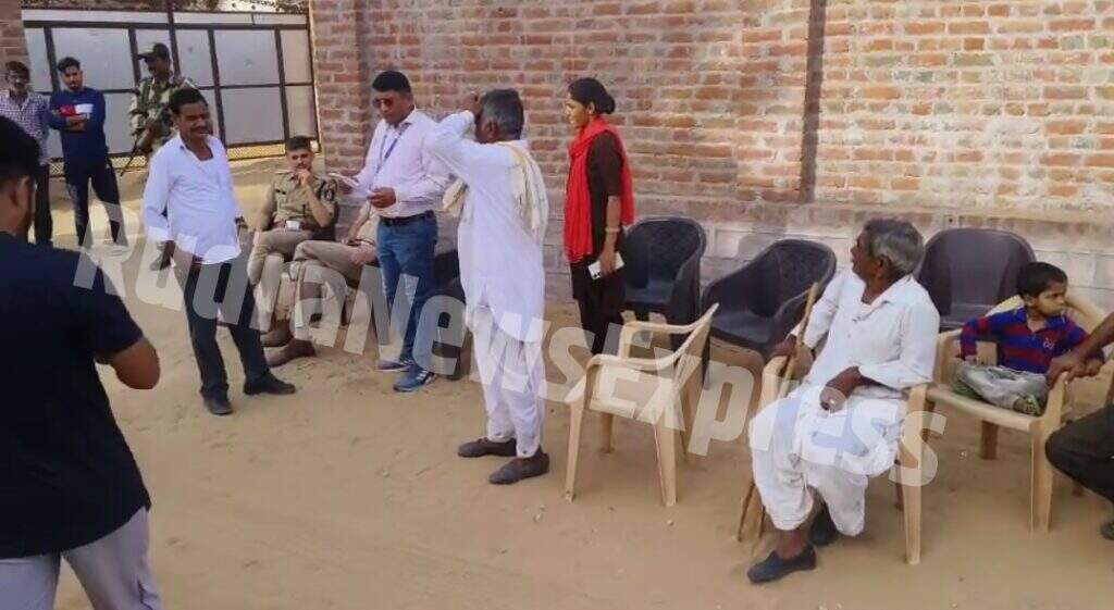 नोखा के गांव में भी वोटिंग का बहिष्कार : केन्द्रीय मंत्री अर्जुनराम मेघवाल के बेटे लोगों को समझाने डाइयां गांव पहुंचे