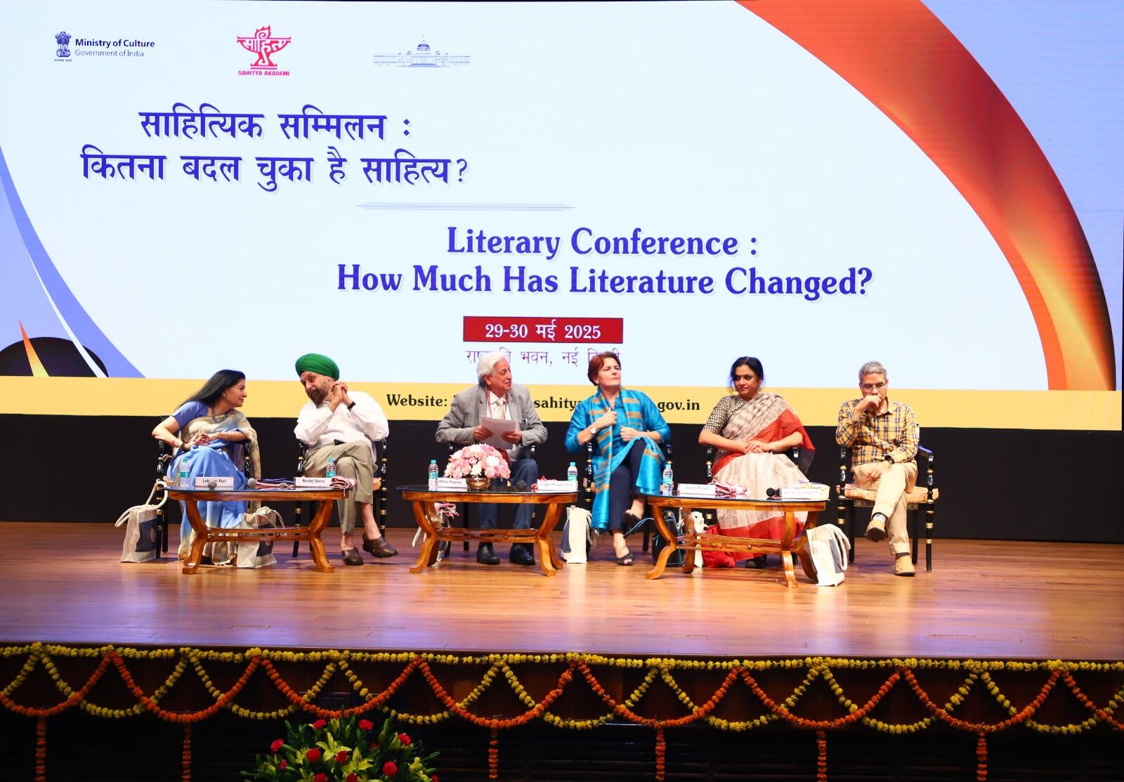 स्त्रीवादी साहित्य पुरुष विरोधी नहीं, पितृसत्ता को चुनौती देता है - महुआ माजी