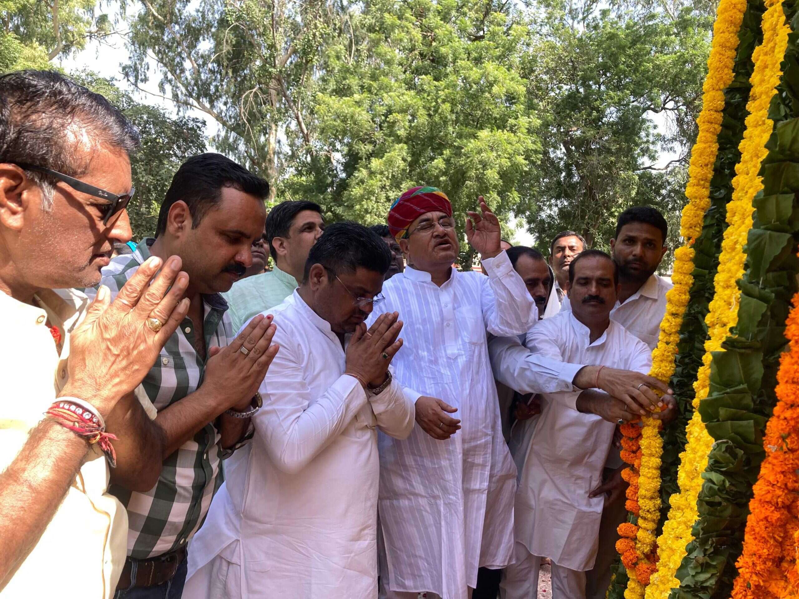 गांधी-शास्त्री जीवन के मार्गदर्शक, युगपुरुष के रूप में पूजनीय : यशपाल गहलोत