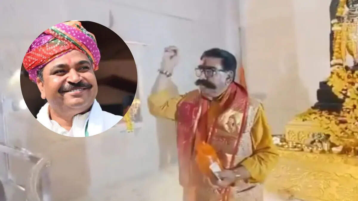 जूली मंदिर में गये तो गंगाजल छिड़का, आहूजा बीजेपी से सस्पेंड, नेमप्लेट पर कालिख!