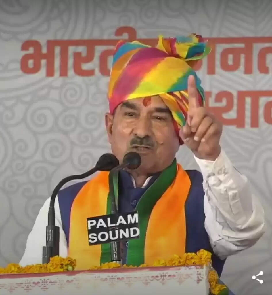 मंत्रियों को एयरपोर्ट में नहीं घुसने दिया, जोगेश्वर गर्ग लौटे