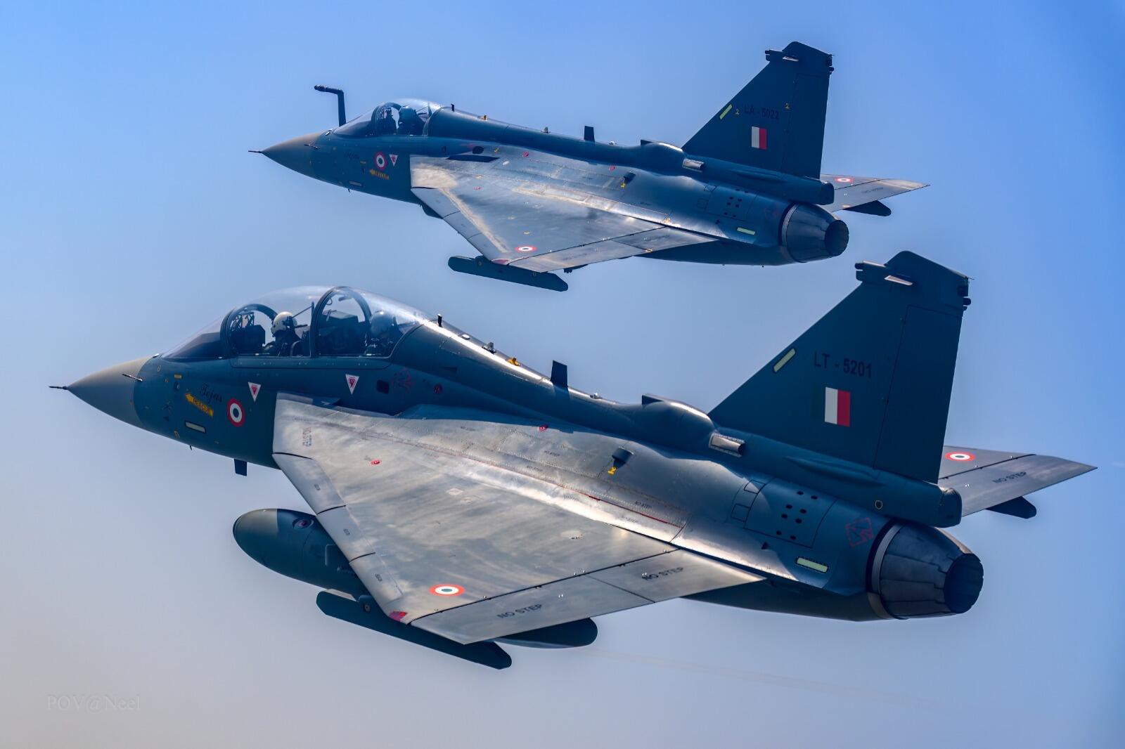 Historic Flight : थल सेना, नौसेना, वायु सेना के उप प्रमुखों ने स्वदेश निर्मित तेजस में उड़ान भरी