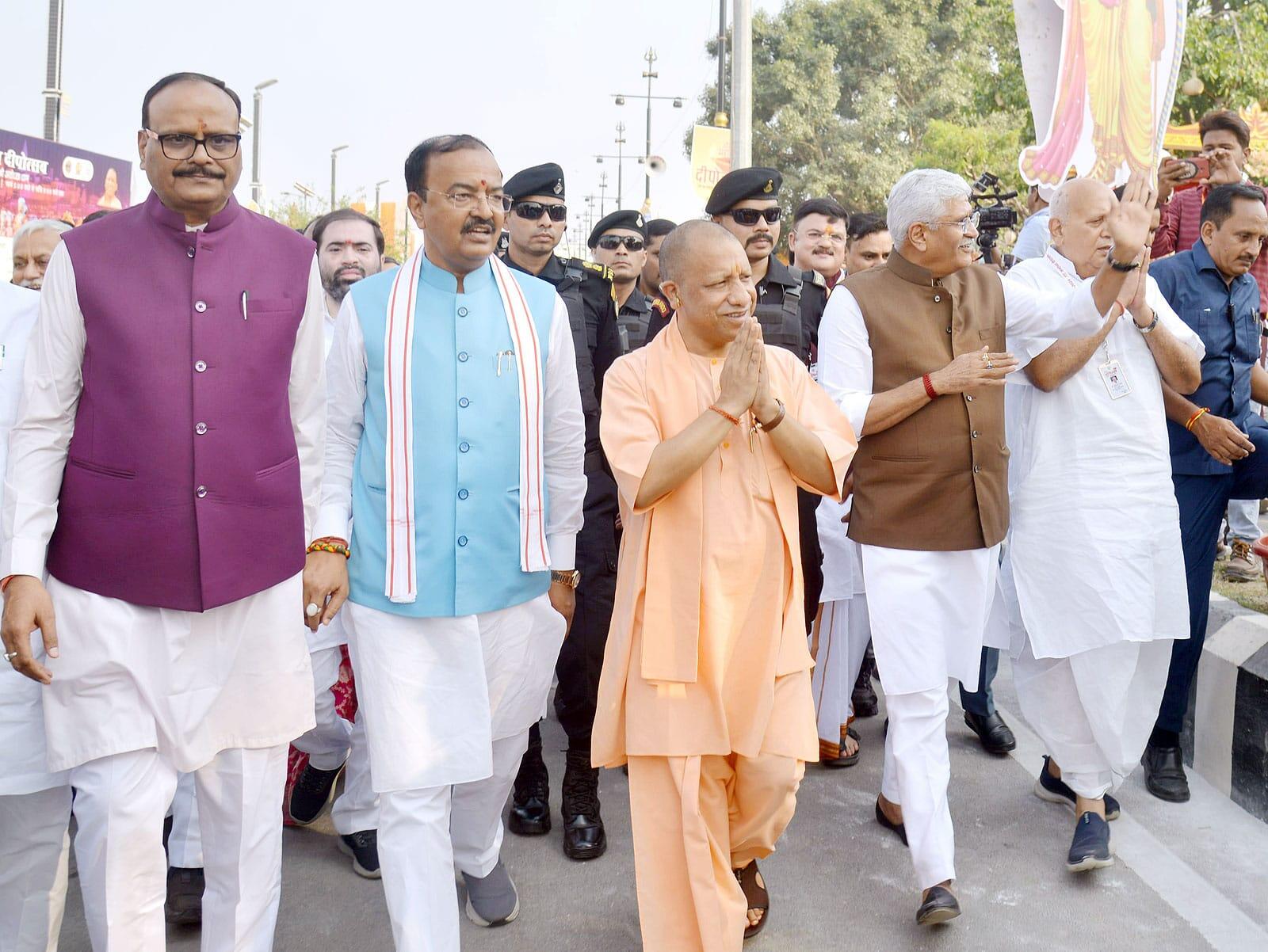 Ayodhya के 55 घाटों पर 28 लाख दीयों का वर्ल्ड रिकॉर्ड