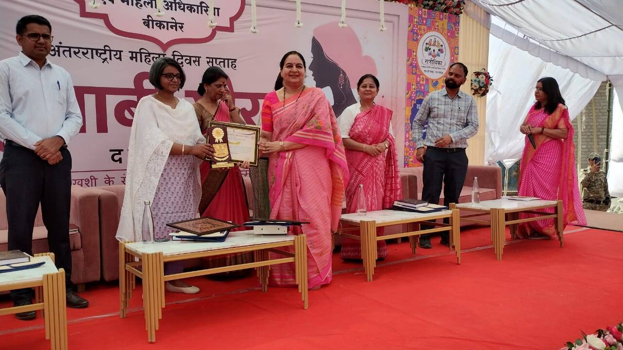 अंतर्राष्ट्रीय महिला दिवस पर ग्रामीण हाट में आयोजित हुआ कार्यक्रम, विधायक श्री जेठानंद व्यास और जिला कलेक्टर श्रीमती नम्रता वृष्णि अतिथि के रूप में रहे मौजूद