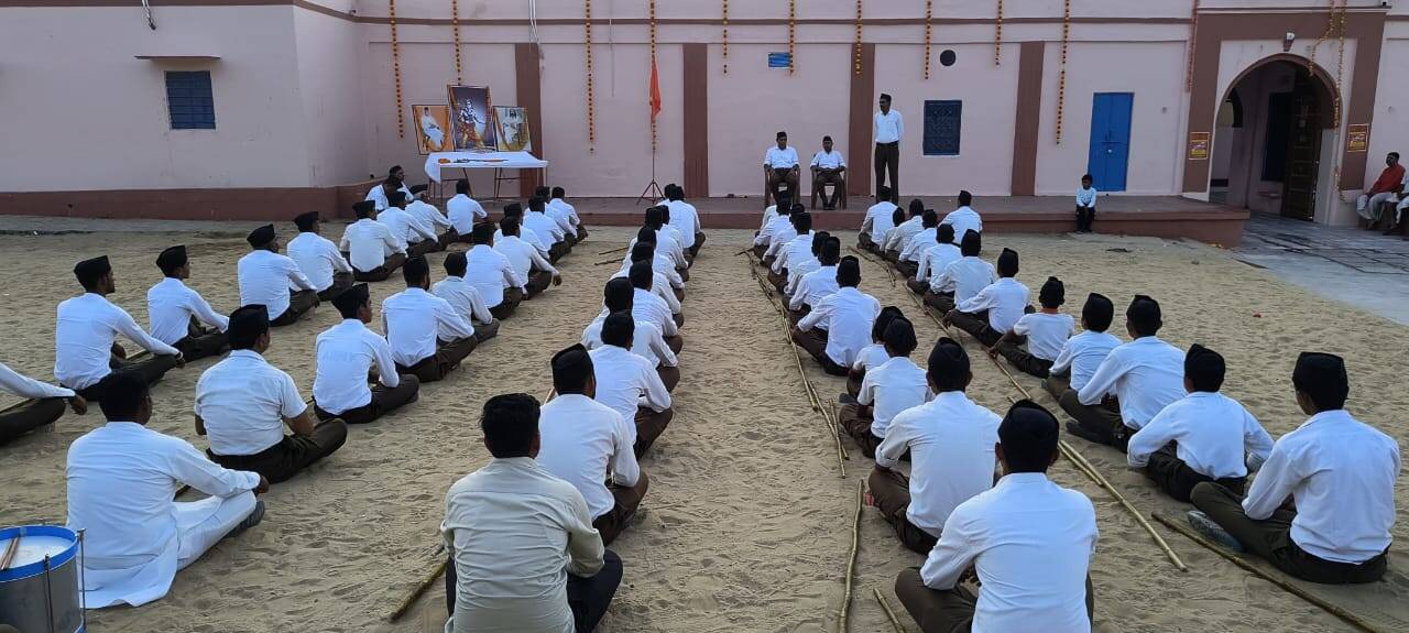 मोरखाणा में सुसवाणी माता मंदिर से रवाना होकर पूरे गांव से गुजरा पथ-संचलन