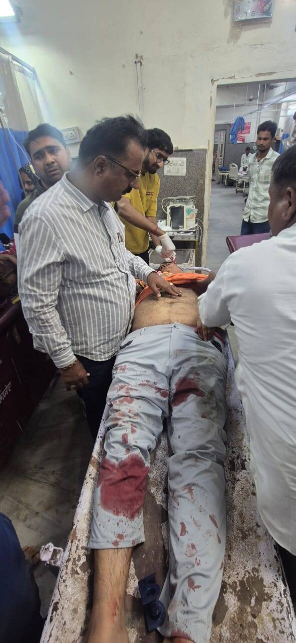 Bikaner : अमरनाथ हर्ष, पुरूषोत्तम छंगाणी नामक दो व्यक्ति घायल, भाजपा नेता अशोक प्रजापत लेकर पहुंचे हॉस्पिटल