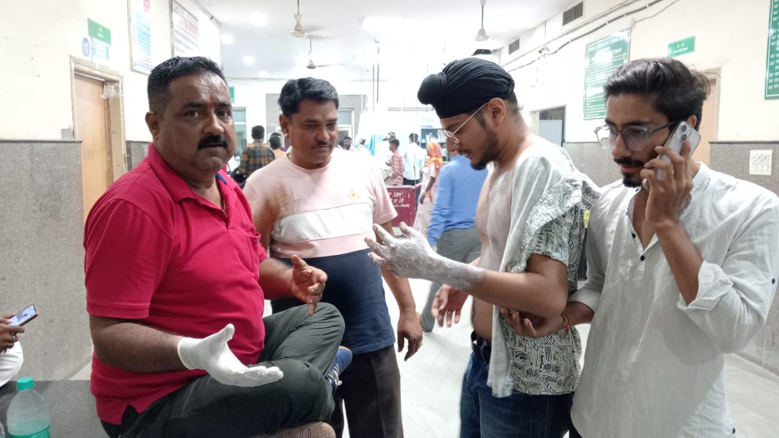 Bikaner : जब हम पूजन कर रहे थे तब ये पटाखों से जलने वालों की सेवा में जुटे थे