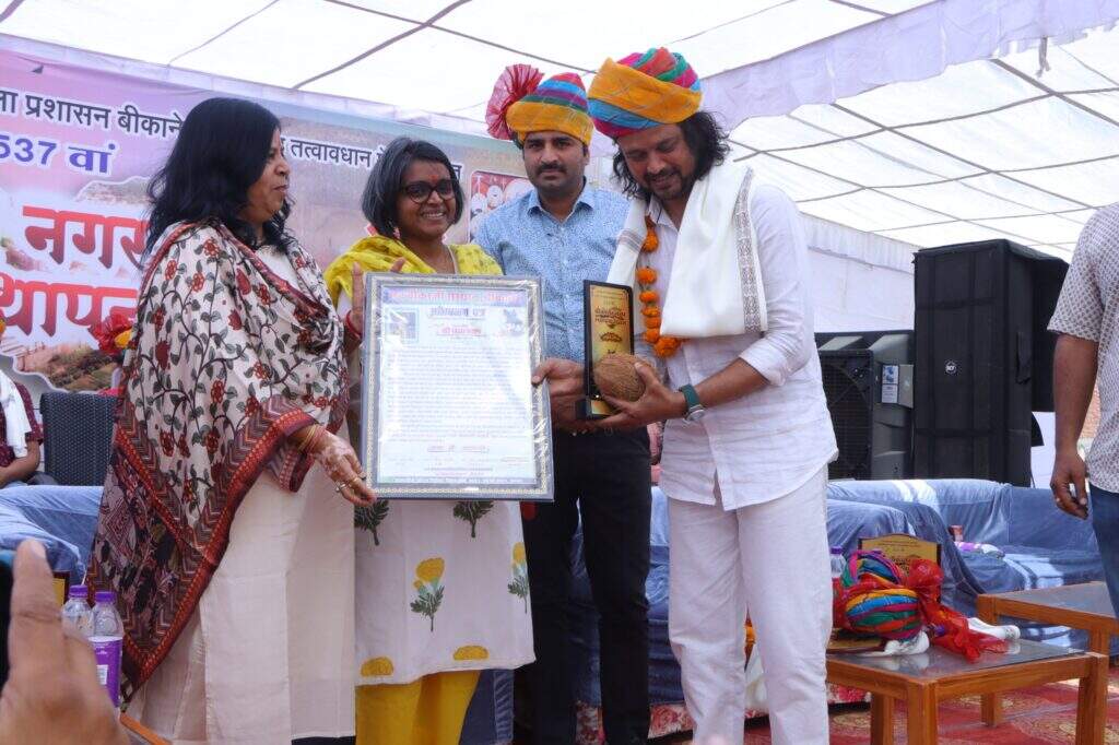 Bikaner स्थापना दिवस मुख्य समारोह : शाही बैंड की धुन, राजा हसन के आलाप, मनीषा आर्य की लोकवाणी के बीच 18 का सम्मान