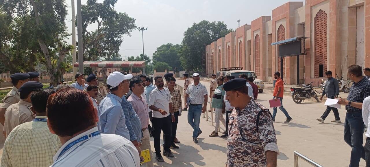 Bikaner : लालगढ़, सूरतगढ़, हनुमानगढ़, श्रीगंगानगर स्टेशन पर पहुंचे DRM आशीष