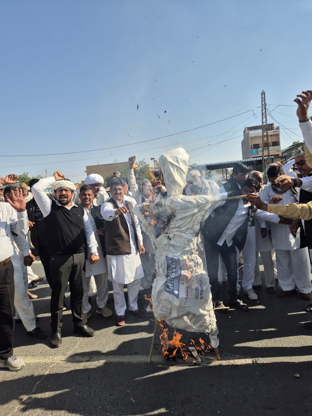 Bikaner : लूणकरणसर में चक्काजाम का आह्वान, हालात देखने पहुंचे कलेक्टर-एसपी