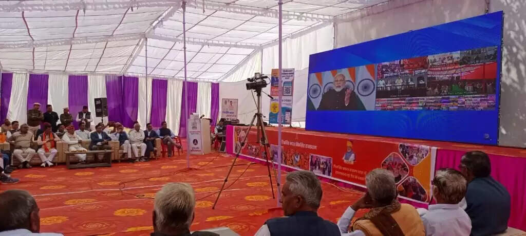 नरेन्द्र मोदी एवं मुख्यमंत्री भजनलाल शर्मा की वर्चुअल उपस्थिति में बीकानेर जिले की सातों विधानसभा क्षेत्रों में कार्यक्रम का लाइव प्रसारण