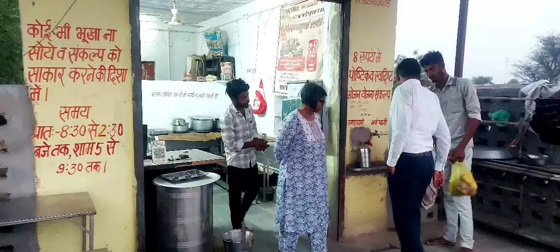 Bikaner : जिला कलेक्टर नम्रता वृष्णि ने कांकड़वाला में की जनसुनवाई, खारा में श्री अन्नपूर्णा रसोई का किया निरीक्षण
