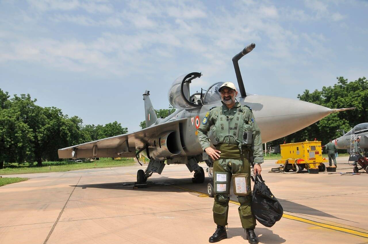 Historic Flight : थल सेना, नौसेना, वायु सेना के उप प्रमुखों ने स्वदेश निर्मित तेजस में उड़ान भरी