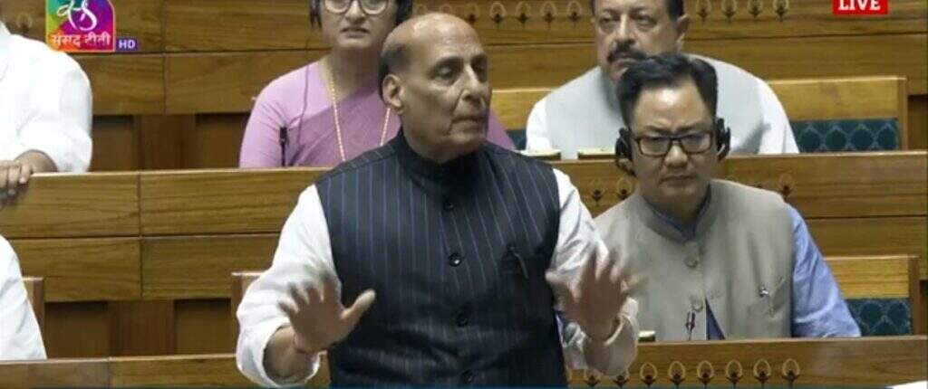 LOKSABHA : बीच में मोदी उठे, शिवराज तमतमाये, राजनाथ-अमितशाह ने आरोप लगाये