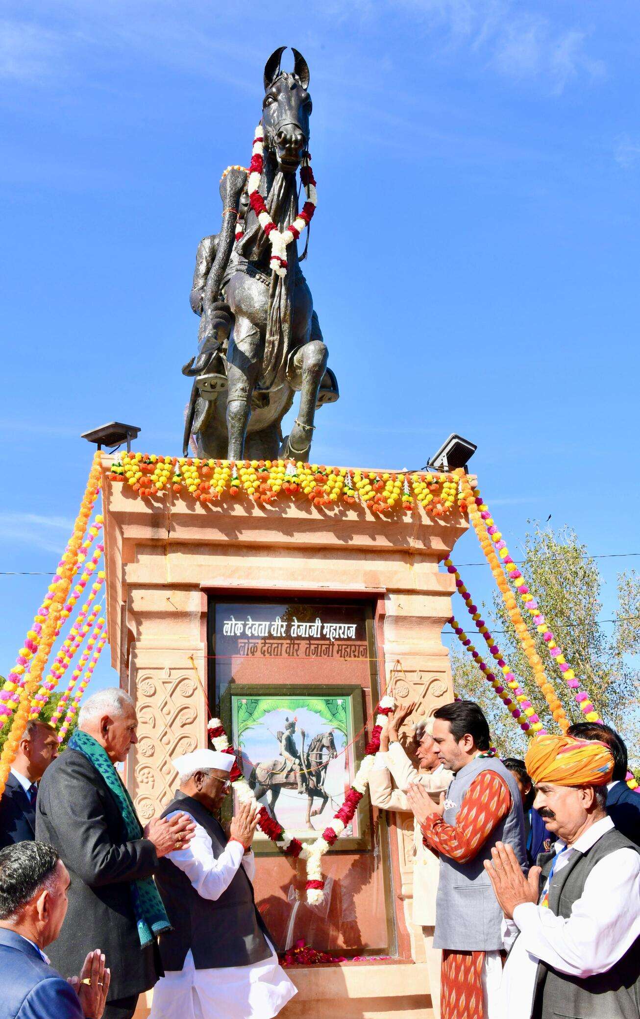 वार्षिकोत्सव के मुख्य अतिथि के रूप में हुए शामिल, ऑडिटोरियम व हॉस्टल का किया लोकार्पण