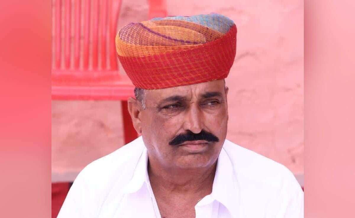 खींवसर में मतगणना स्थल के बाहर से हटा रहे भीड़, भारी पुलिस जाब्ता तैनात किया