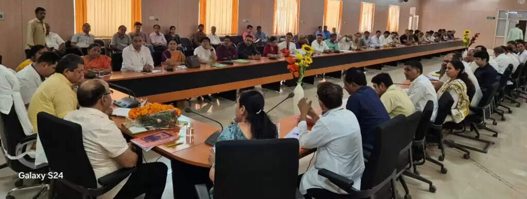 बीकानेर के एसपी मेडिकल कॉलेज में मंत्री सुमित गोदारा ने सभी विभागाध्यक्षों से की बात, जरूरतें जानीं