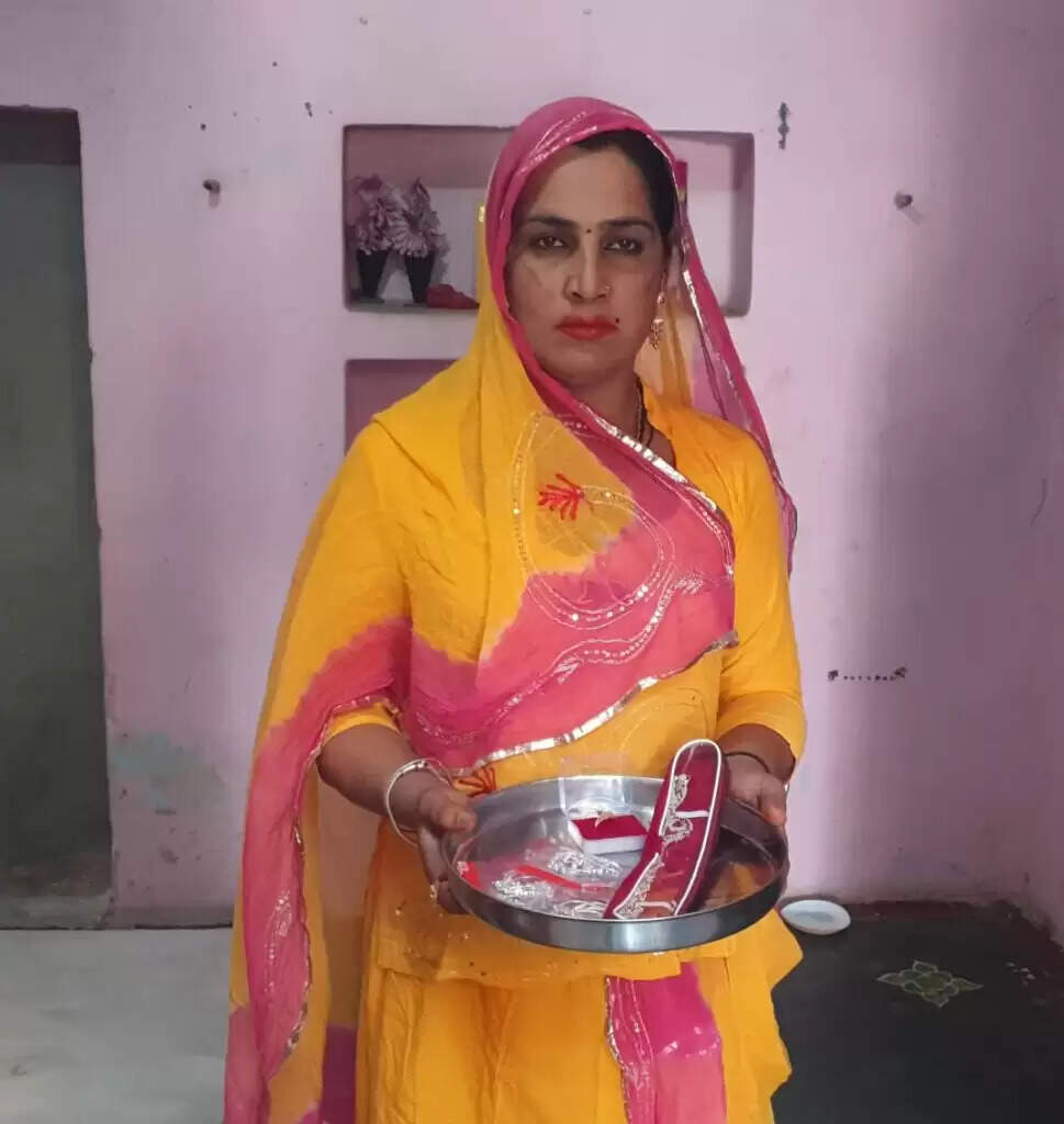 सपना मायरो भरण नै आई : ये हाथ बधाइयाँ-खुशियां बांटते भी हैं