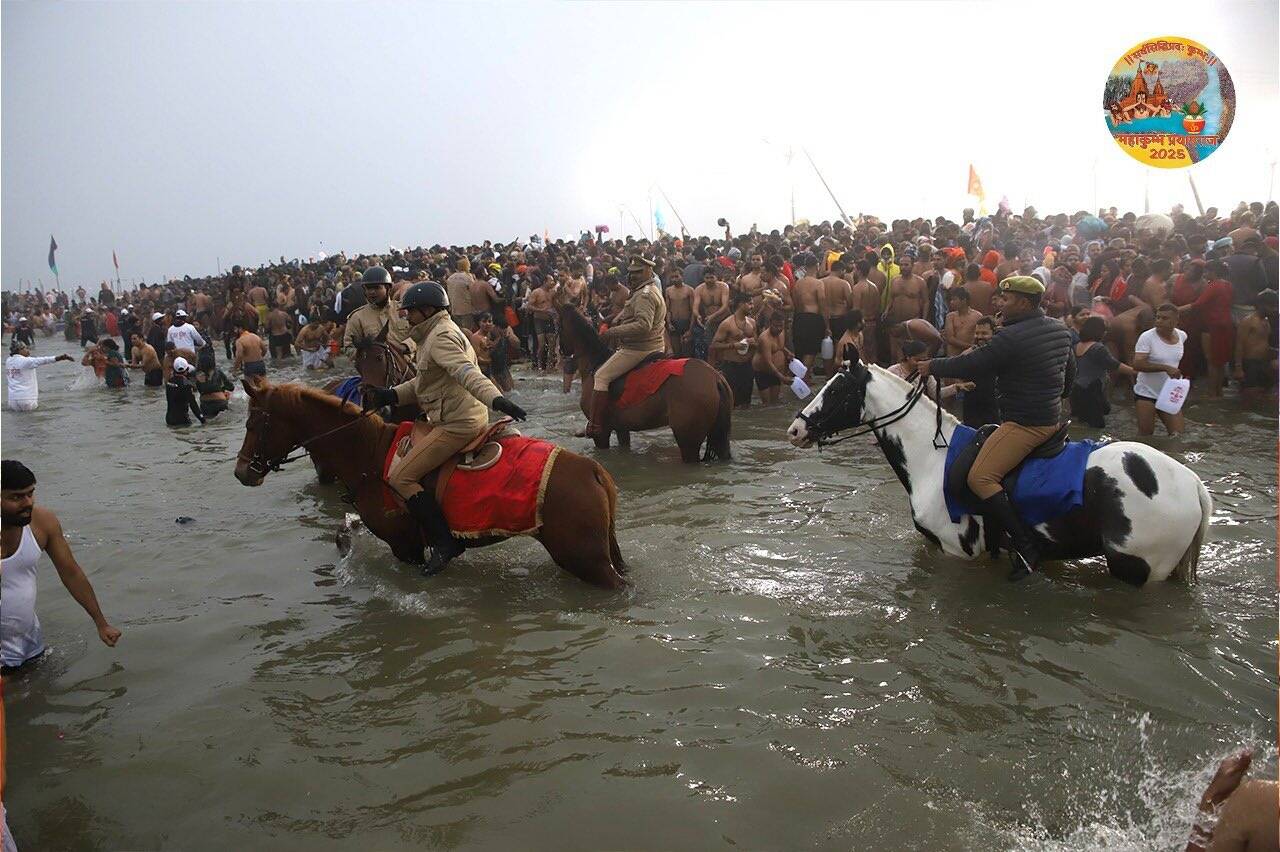 महाकुंभ 2025 : सबसे पहले महानिर्वाणी अखाड़ा ने किया स्नान, देखे महाकुंभ की कुछ खास झलकियां