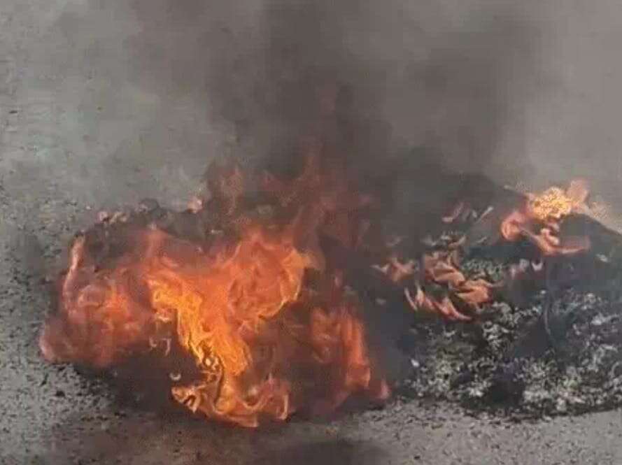 Jaipur : मूर्ति तोड़ने से गुस्साए लोगों ने जाम लगाया, पुलिस ने डंडे बरसाए
