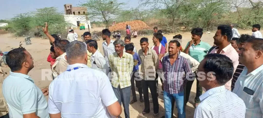 नाराजगी: गांववालों का आरोप हमारी समस्या सुनने कोई पार्टी-प्रत्याशी नहीं आता, वोट नहीं करेंगे