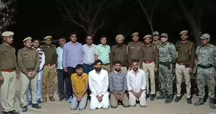 BIKANER POLICE की कार्रवाई: चार राज्यों का वांटेड शराब तस्कर नारायणराम को शराब से भरा ट्रक एस्काॅर्ट करते पकड़ा