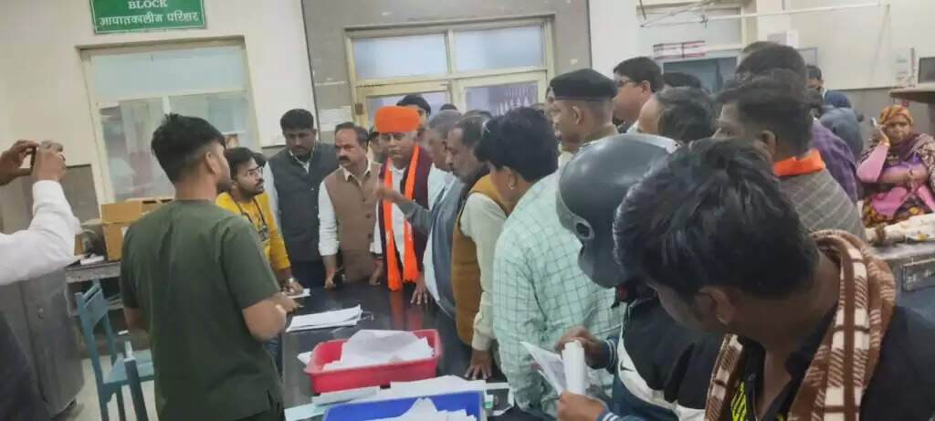 प्रिंसिपल-सुपरिटेंडेंट, दौड़े आए, ट्रोमा सेंटर-हल्दीराम हॉस्पिटल का निरीक्षण