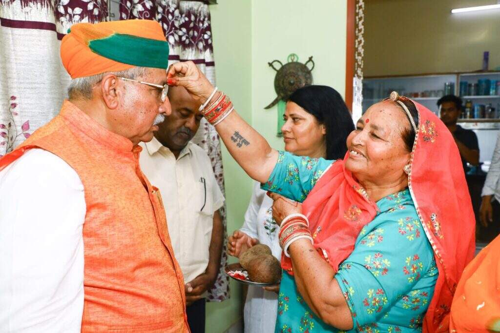 दो कैबिनेट मंत्रियों, पांच विधायकों, विधानसभा प्रत्याशियों सहित भाजपा नेताओं के साथ नामांकन दाखिल कर अर्जुनराम ने शुरू किया प्रचार