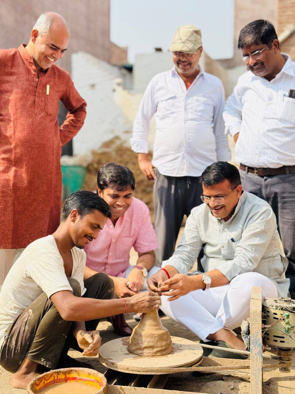 Vocal for Local : मंत्री मेघवाल ने फुलझड़ियां चलाई, जेठानंद ने दीपक खरीदे, सुरेन्द्रसिंह ने दीये बनाये, किशोर दीपक बांटने गये
