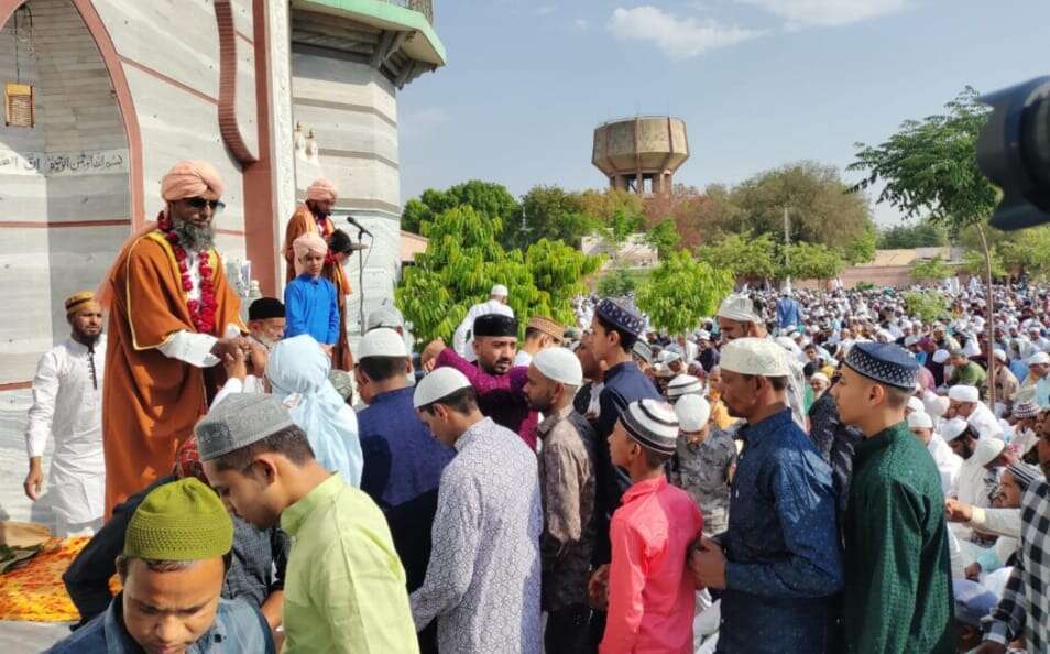 ईदुलफितर का पर्व उल्लास के साथ मनाया, बड़ी ईदगाह सहित विभिन्न स्थानों पर सामूहिक नमाज