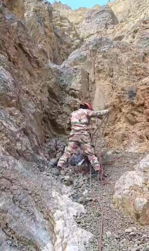 सैल्यूट ITBP : 48 घंटे के रेस्क्यू में 14,800 फीट चढ़ाई कर अमेरिकी नागरिक का शव लाये