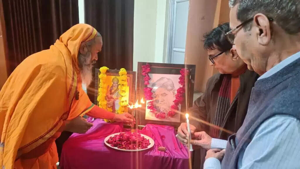 रंगकर्म तपस्या से कम नहीं : स्वामी विमर्शानन्द 