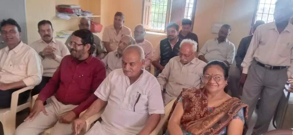 नदीम की कविताएं भावी पीढ़ी में सभ्यता व संस्कार का बीजारोपण करती है : वीरेंद्र लखावत