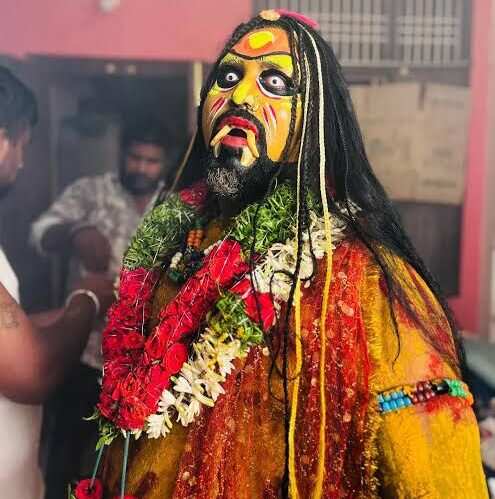BONALU : यहां माँ काली के विकराल रूप का दर्शन करने सड़कों पर उमड़ रही भीड़