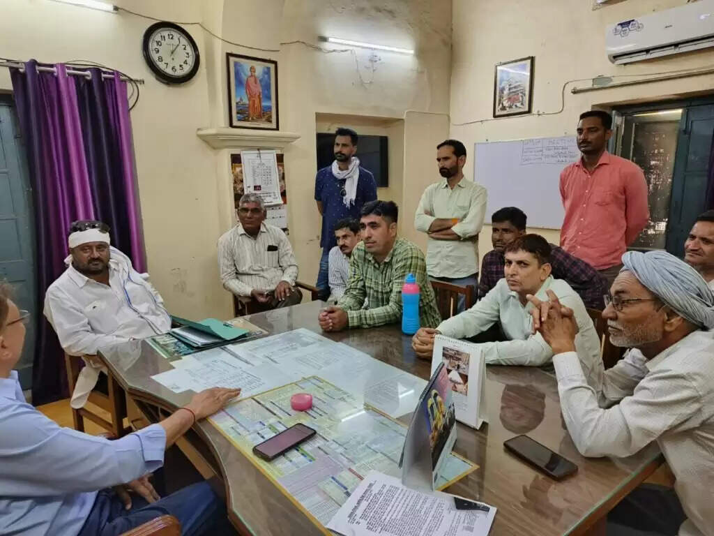 शिक्षक संघ शेखावत के प्रतिनिधि शिक्षाधिकारियों से मिले, जल्द होगा समाधान