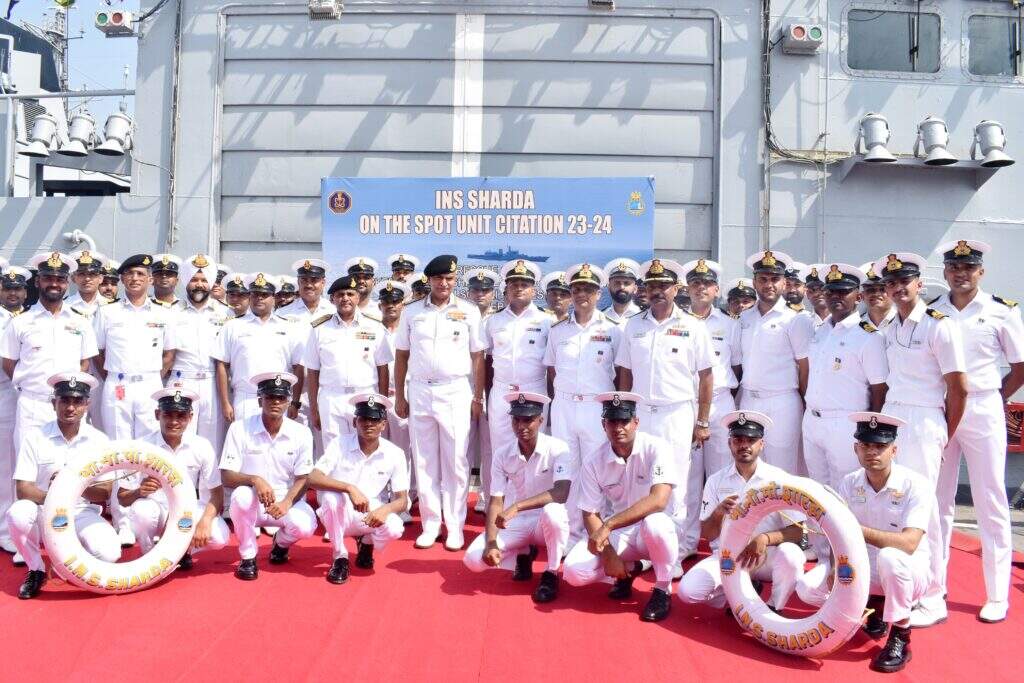 समुद्री डकैती विरोधी अभियानों के लिए दिया सम्मान