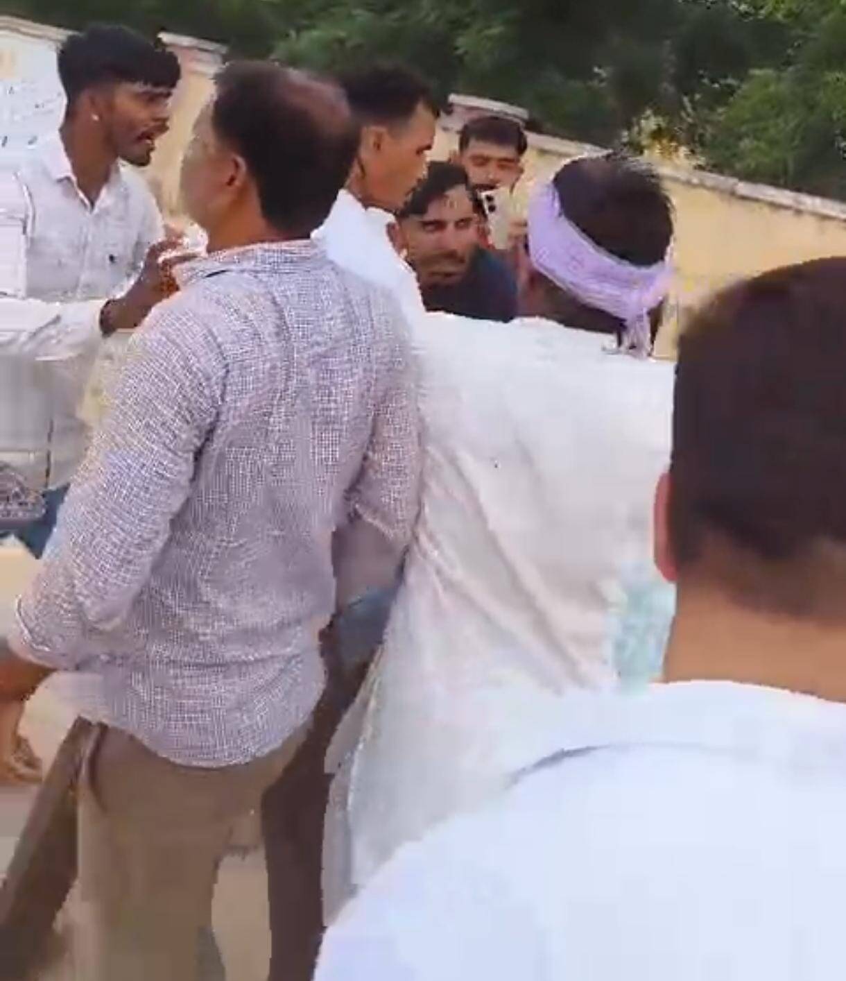 बज्जू के अशोक बिश्नोई की पिटाई, 10 नामजद प्रदर्शनकारियों के साथ ही 50-60 के खिलाफ रिपोर्ट