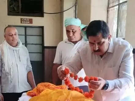 प्राचार्य डॉ. गुंजन सोनी ने पुष्प अर्पित की दी श्रद्धांजलि